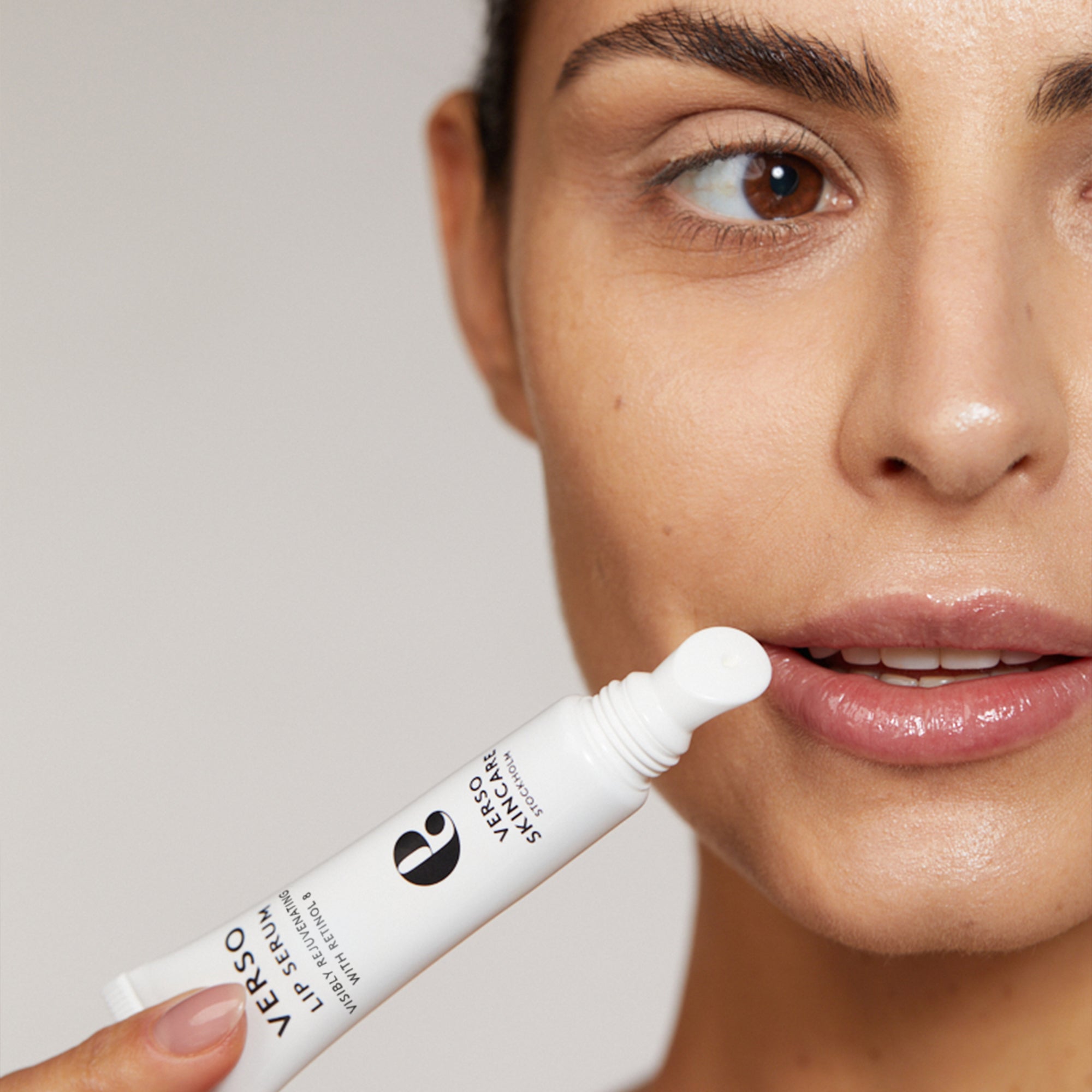 Verso - Lip Serum Retinol 8 Przeciwstarzeniowe serum do ust z Retinol 8 15 ml