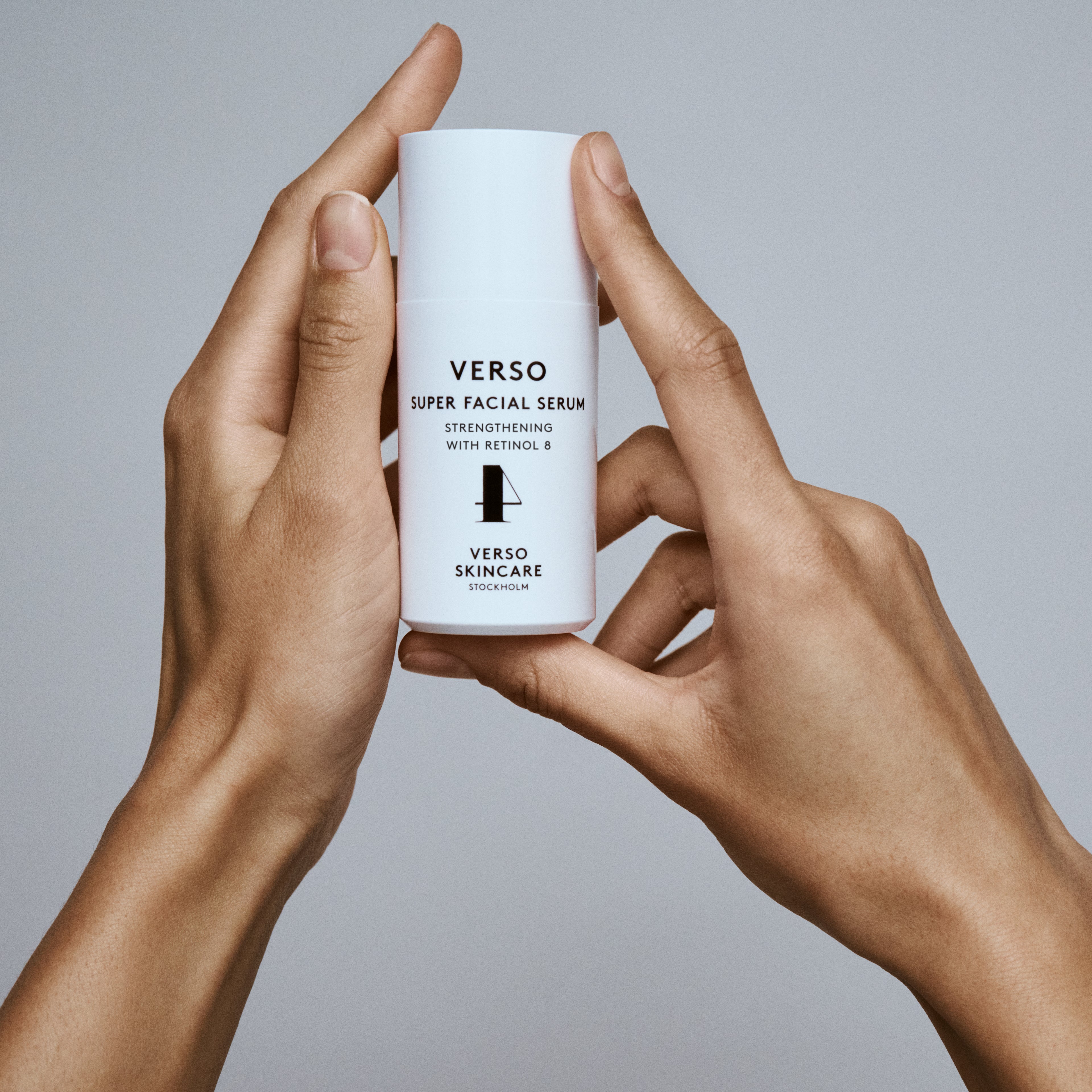 Verso - Super Facial Serum Strengthening Retinol 8 Serum intensywnie odmładzające i wzmacniające skórę z Retinol 8 i peptydami 30 ml