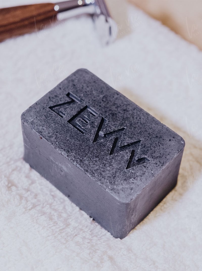 ZEW-for-Men-Mydlo-do-golenia-z-weglem-drzewnym-3