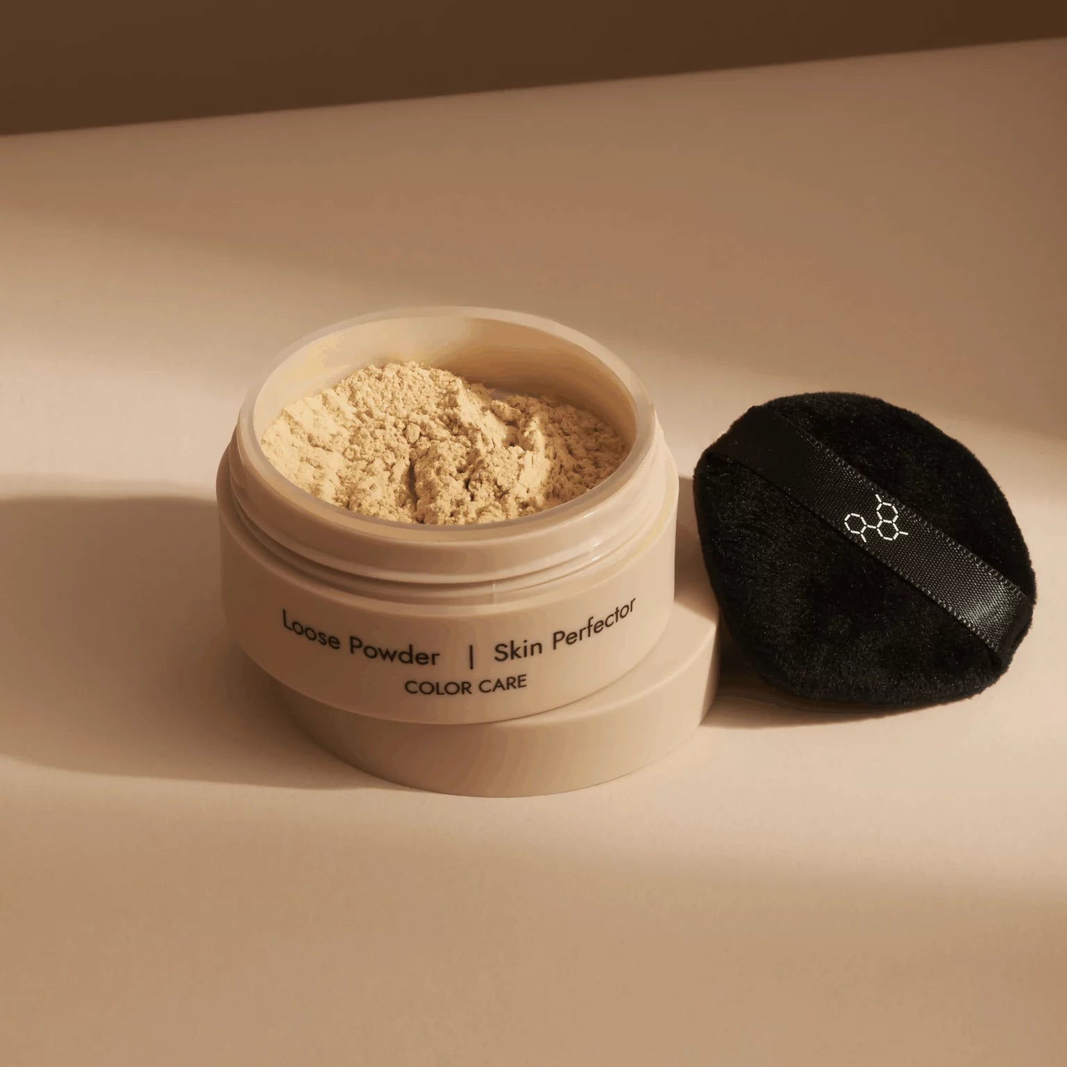 Dermomedica - Loose Powder Skin Perfector Satynowy puder wygładzająco-utrwalający do twarzy 6 g