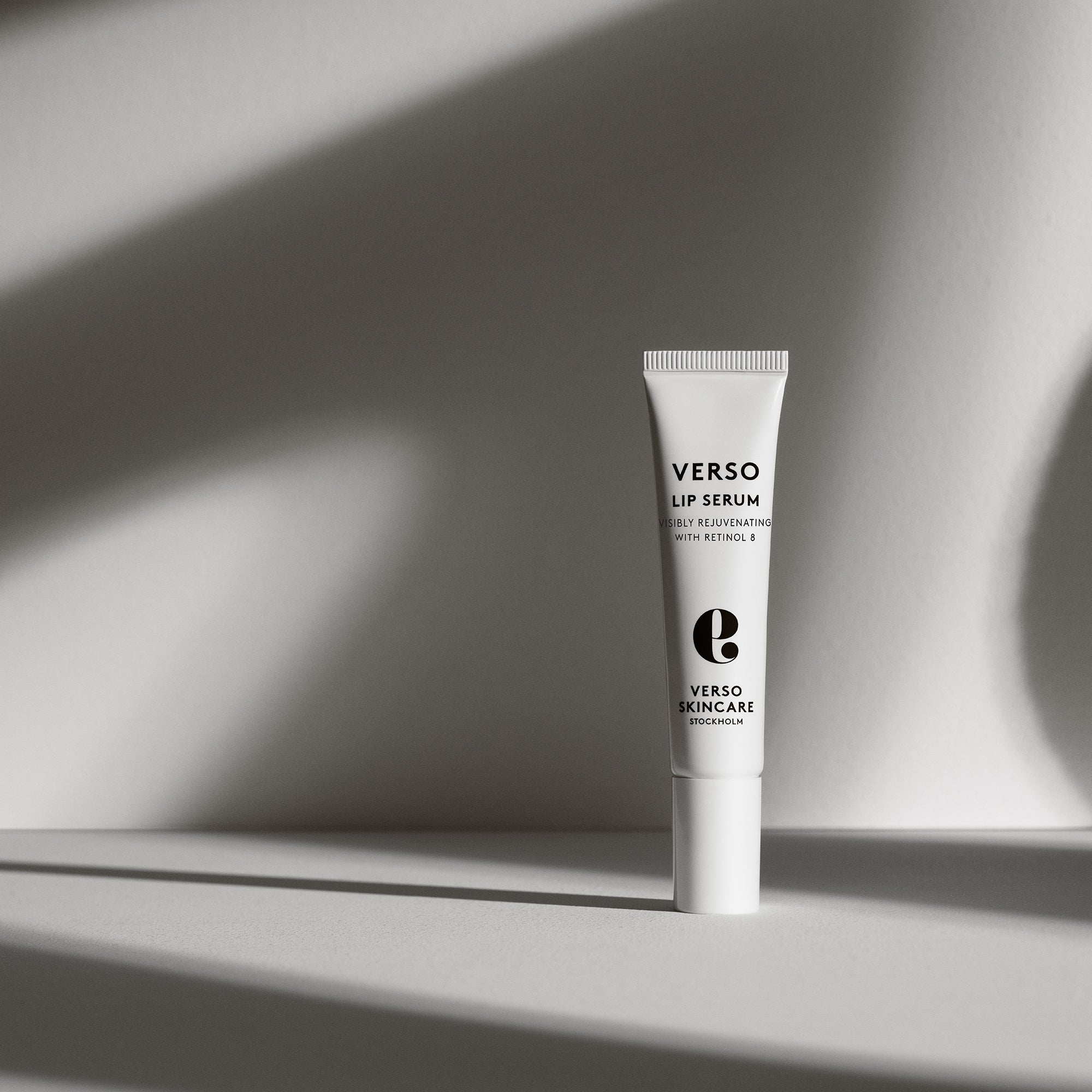 Verso - Lip Serum Retinol 8 Przeciwstarzeniowe serum do ust z Retinol 8 15 ml